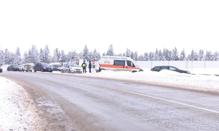 12 мъже с АТВ-та и джип без преден номер: Кой е бил край хижа „Петрохан“ часове преди трагедията?